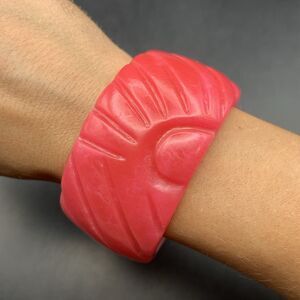 Chunky Colorful Pink Bangle Bracelet Plastic Carved Look Bold Bright Boho 7.5 In